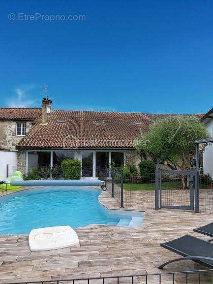Maison en pierre- 4 chambres-jardin-piscine-garage - photo 2