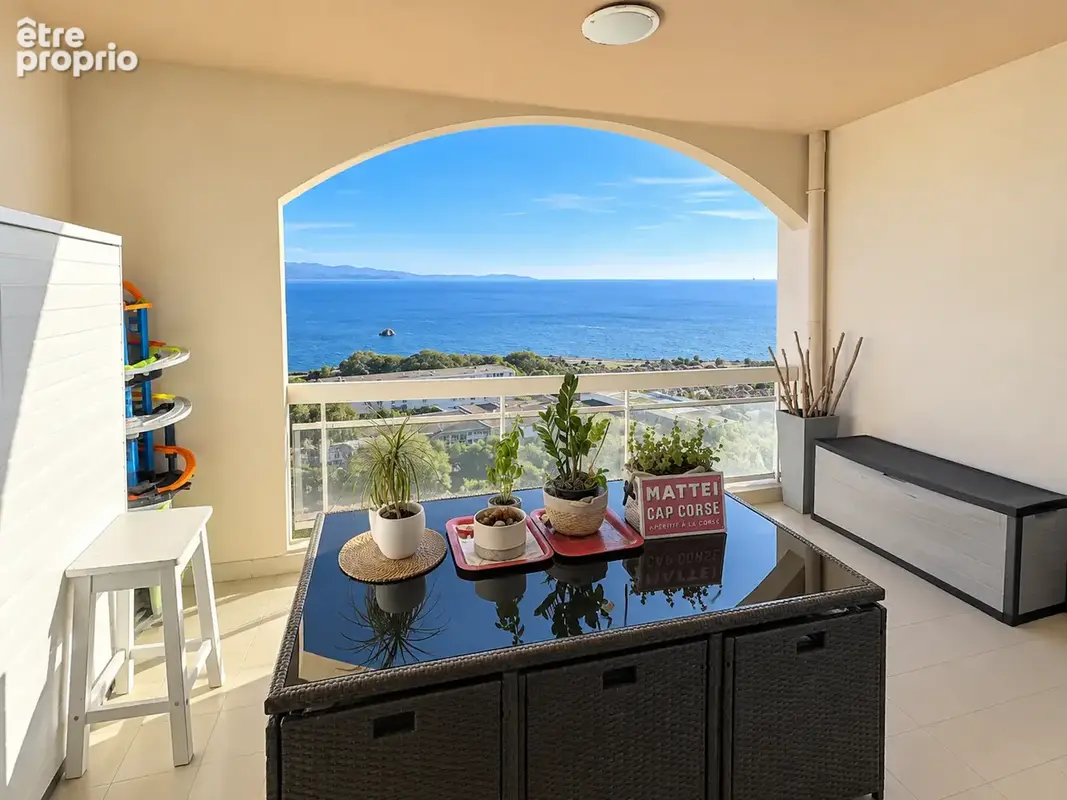 Exclusivité   ajaccio, route des sanguinaires f4 de 100 m2 traversant avec vue mer   terrasse   garage   dpe b - photo 2