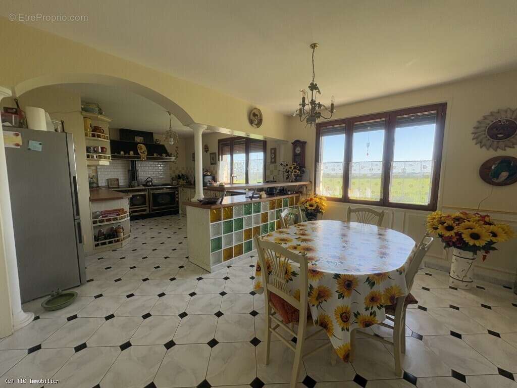 Maison à TONNAY-BOUTONNE