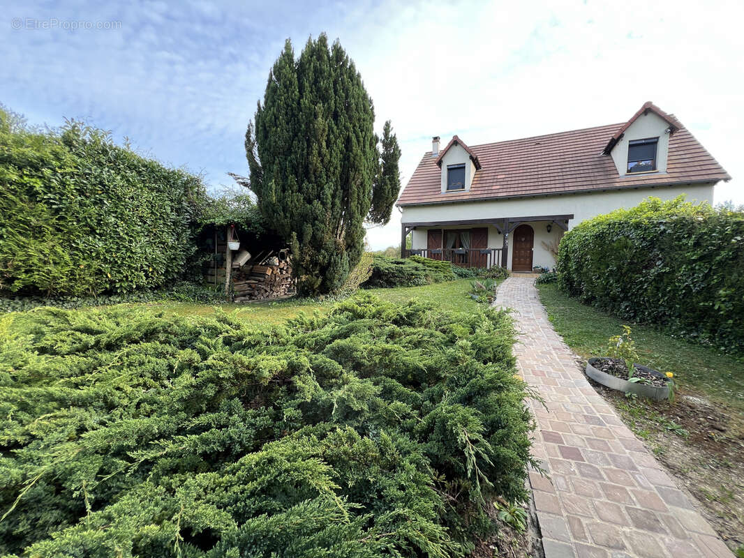 Maison à LA QUEUE-EN-BRIE