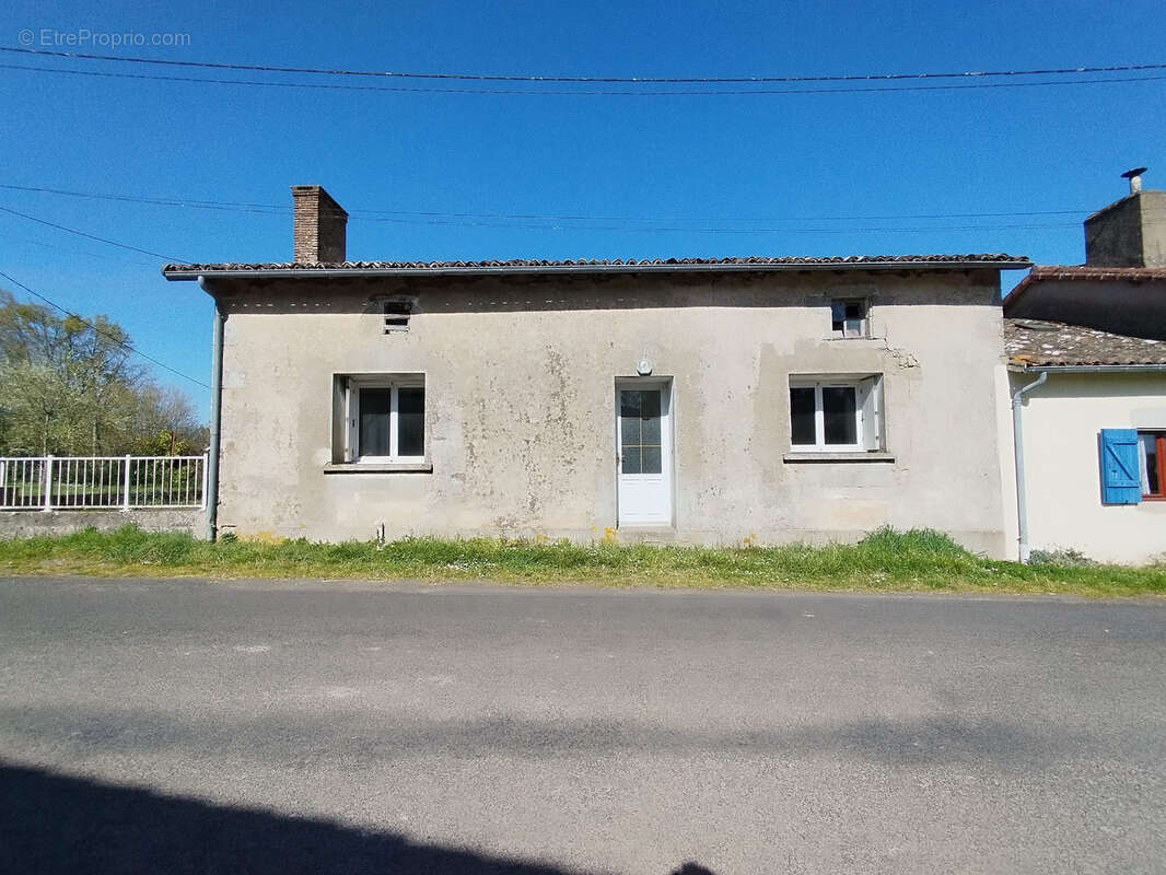 Maison à MENIGOUTE