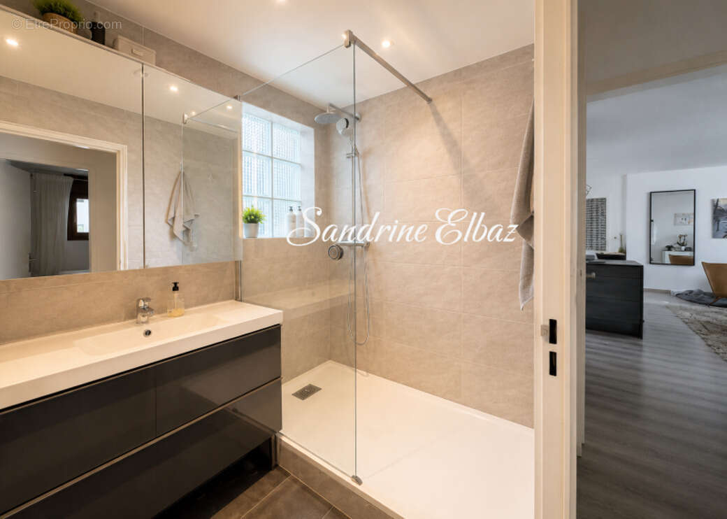 Appartement à PARIS-20E