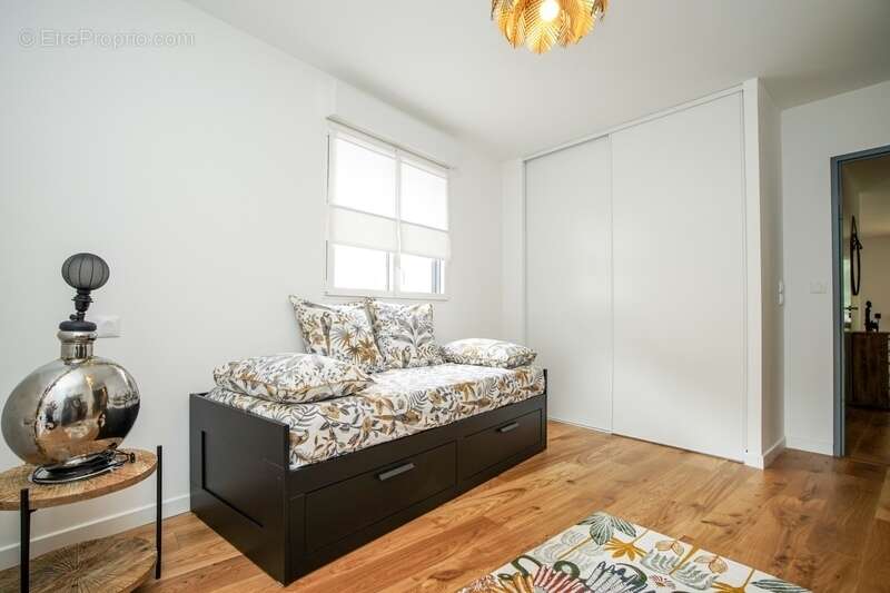 Tours - quartier coty - t4 traversant de 106m2 - vue parc - 2 parkings - photo 8