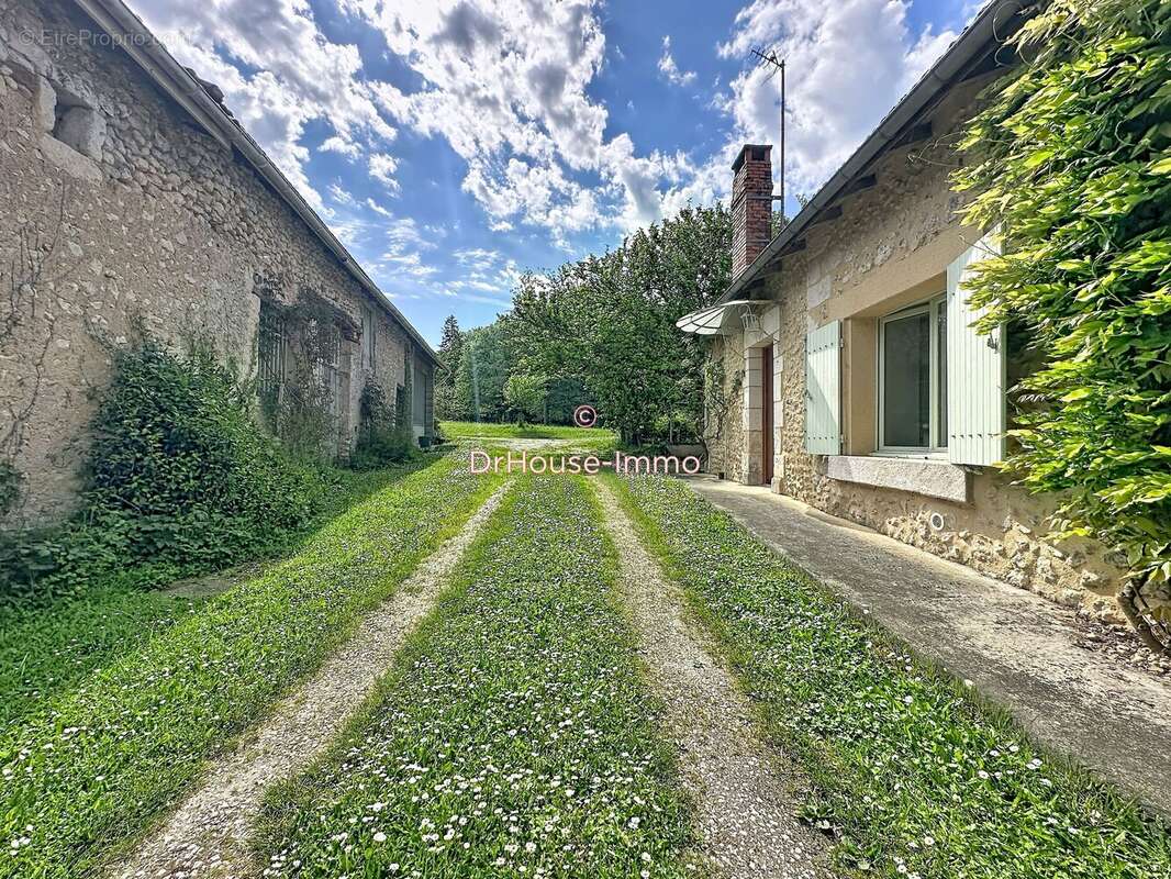 Maison à SAINT-AQUILIN
