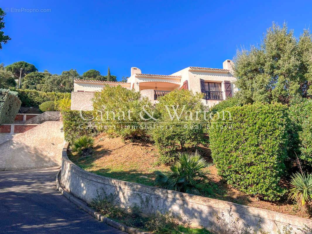 Belle vue mer: villa à cavalaire dans un lotissement recherché - photo 10