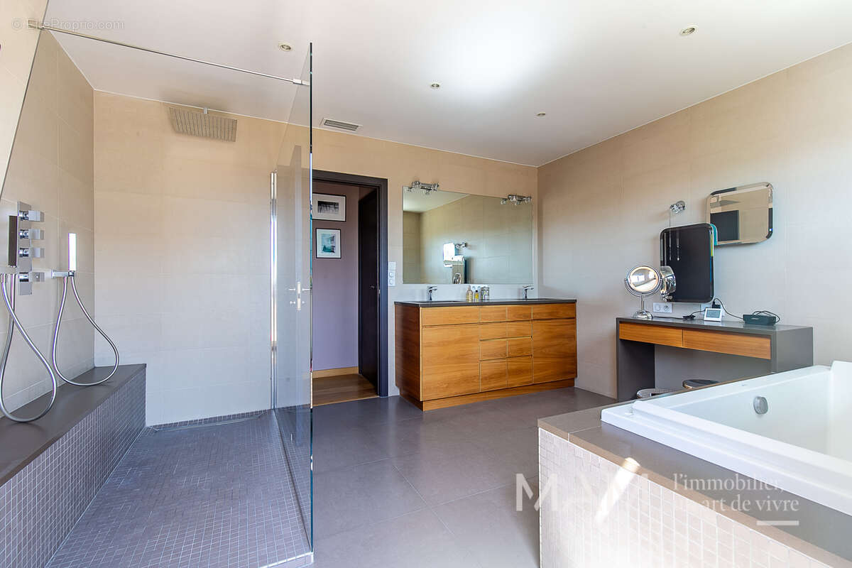 Appartement à MARSEILLE-6E