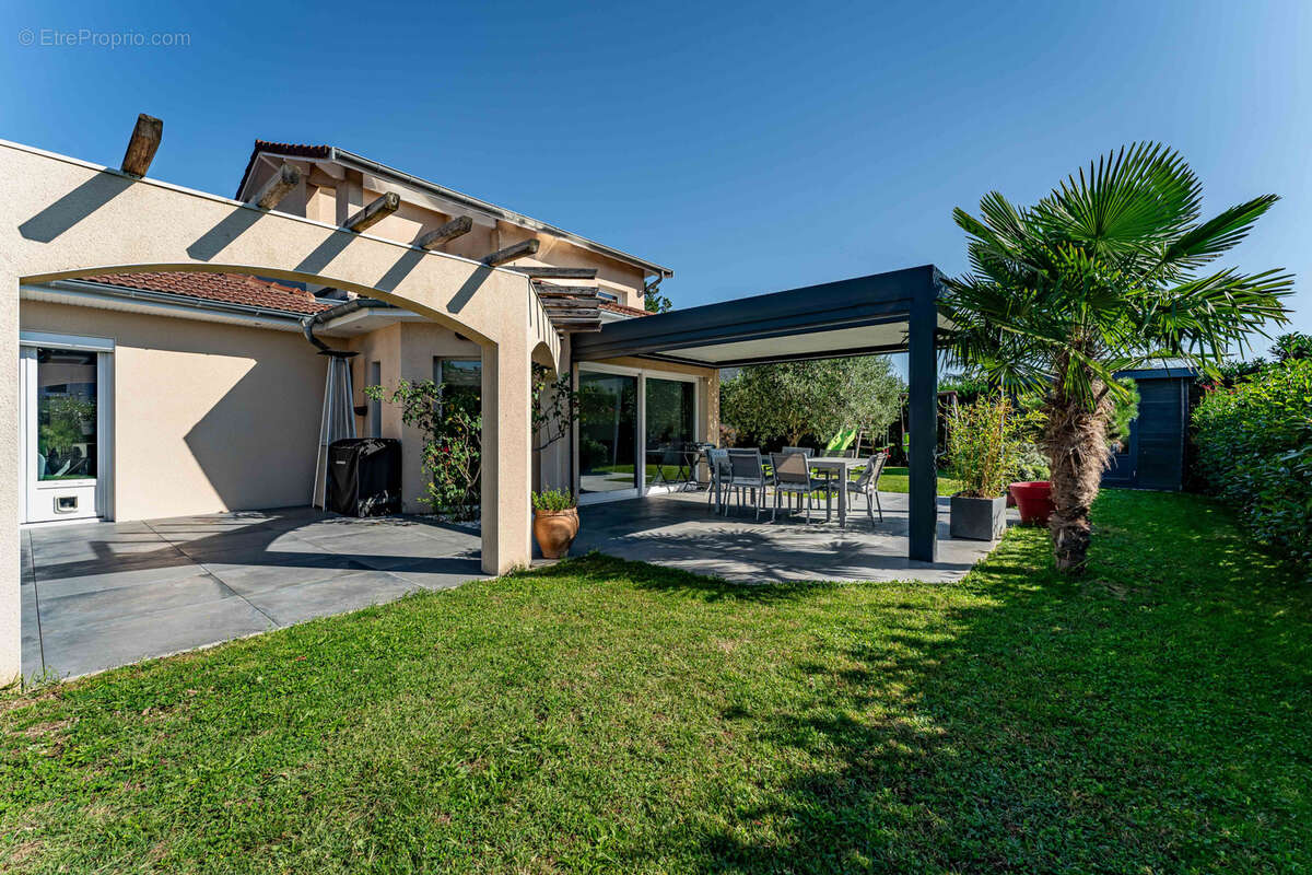 Maison à SAINT-GERMAIN-SUR-L'ARBRESLE