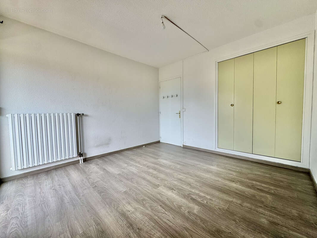 Nyons - appt t3 / terrasse / ascenseur / garage / cave - photo 13