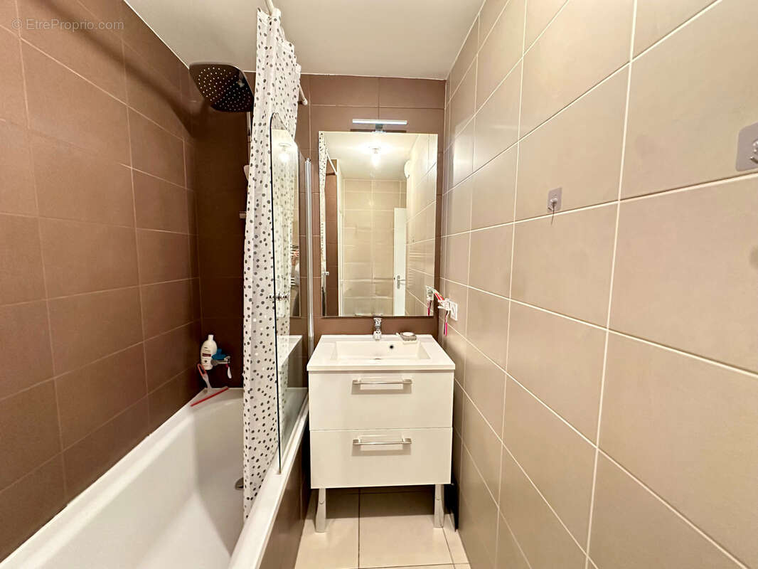 Appartement à GATTIERES