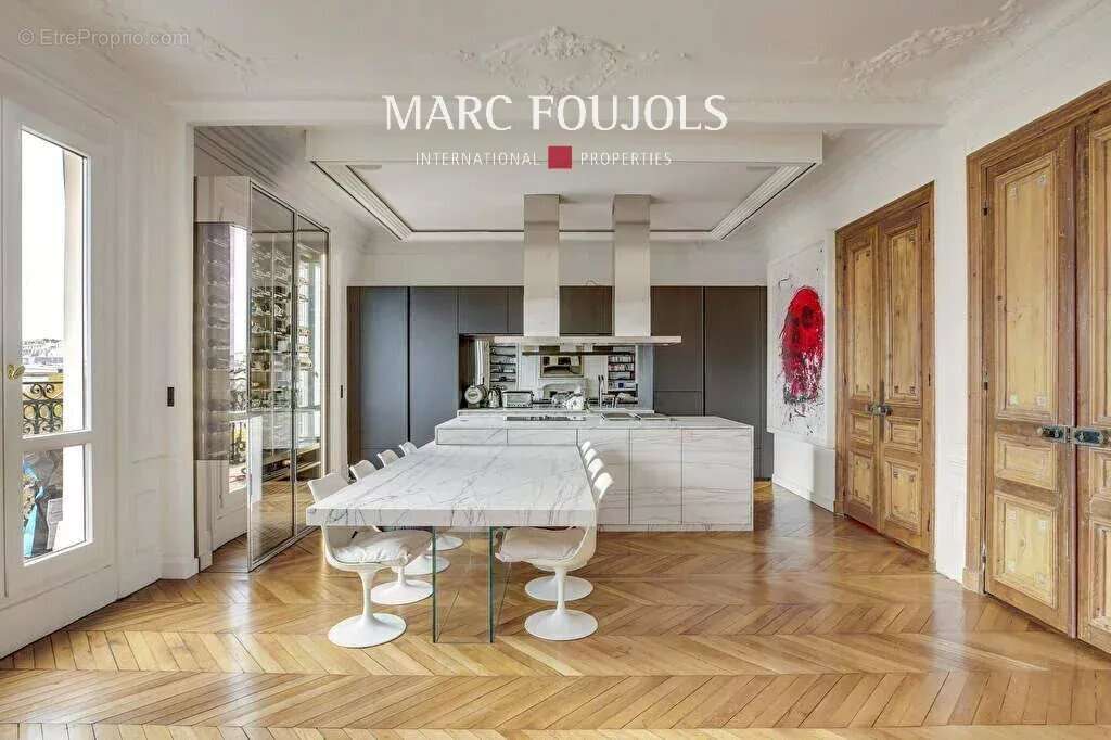 Appartement à PARIS-16E