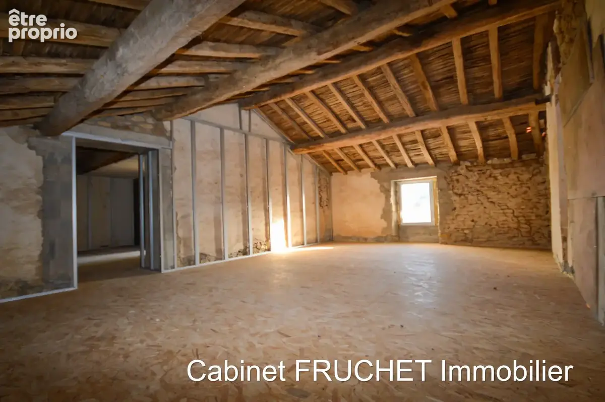 Proche CHANTONNAY - Grande maison en pierre en cours de rénovation. - photo 10