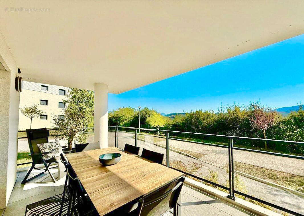 Appartement à SALES