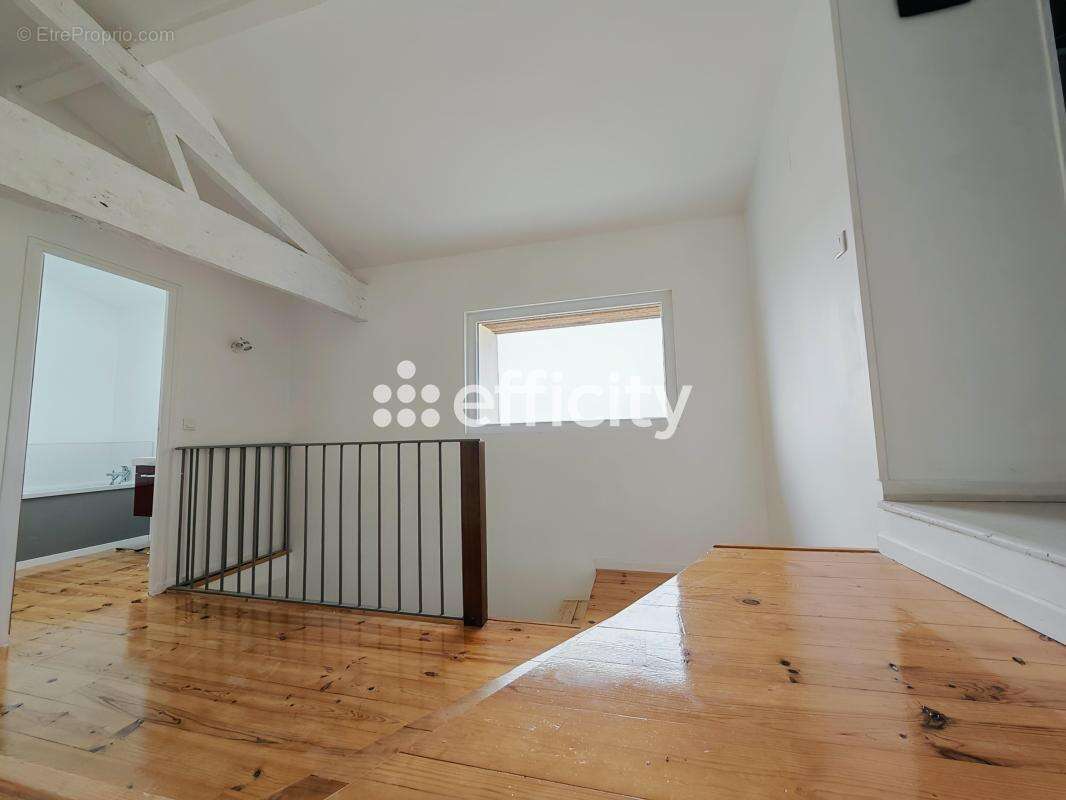 Maison 175 m² à Berson  - photo 9