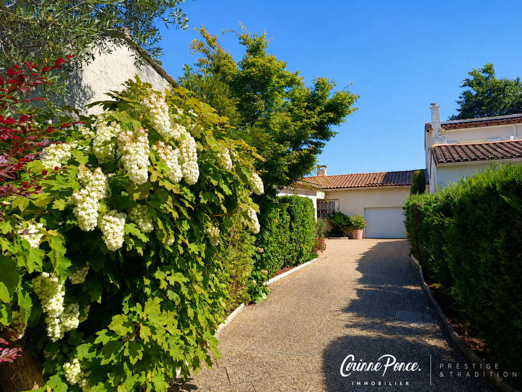 Maison à GARONS