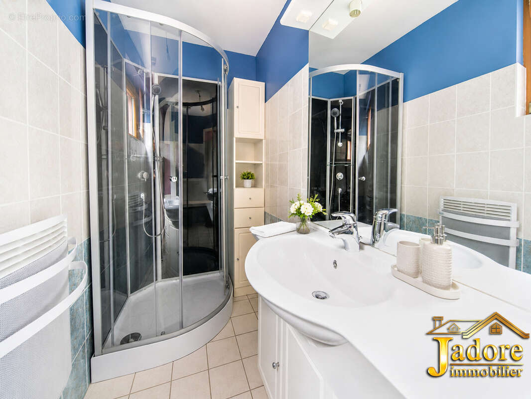 Appatrtement f4 1er etage - photo 3