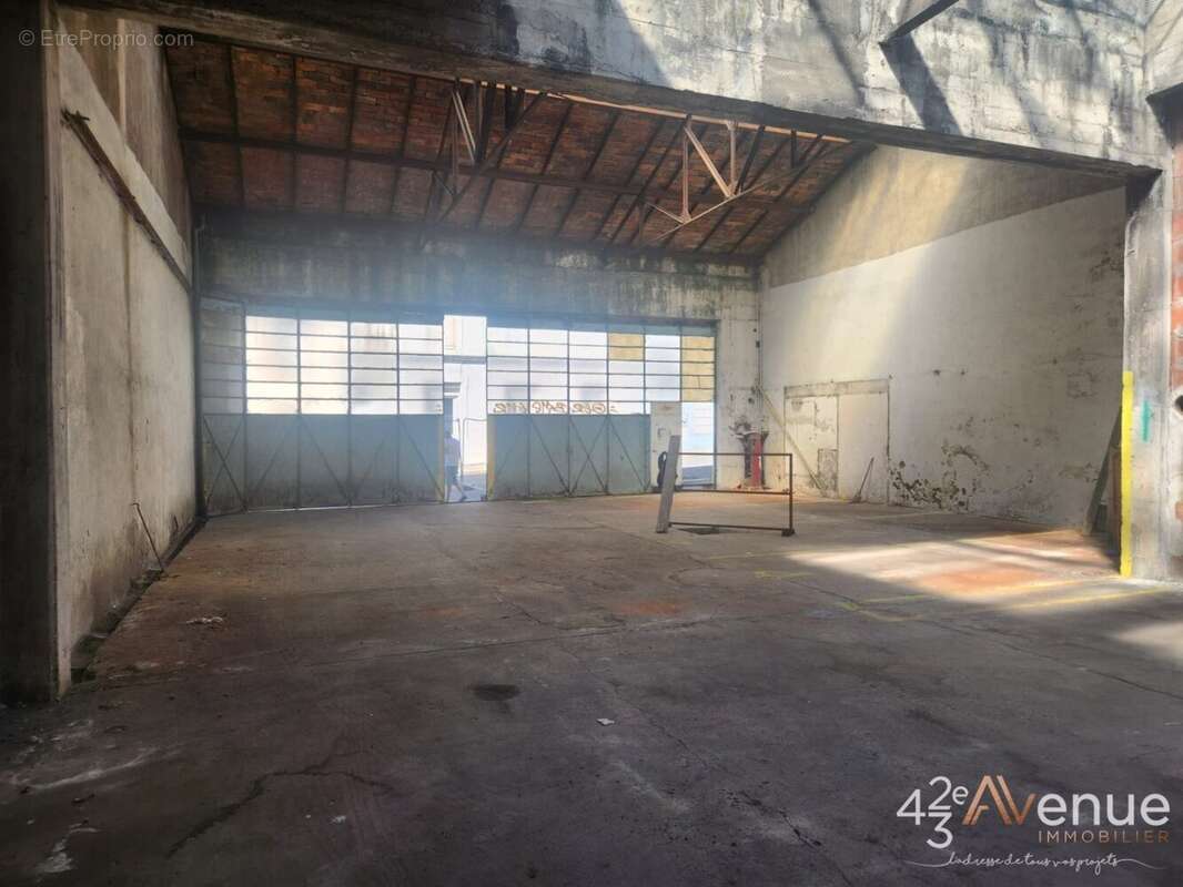Commerce 398 m² à Saint-Etienne  - photo 3