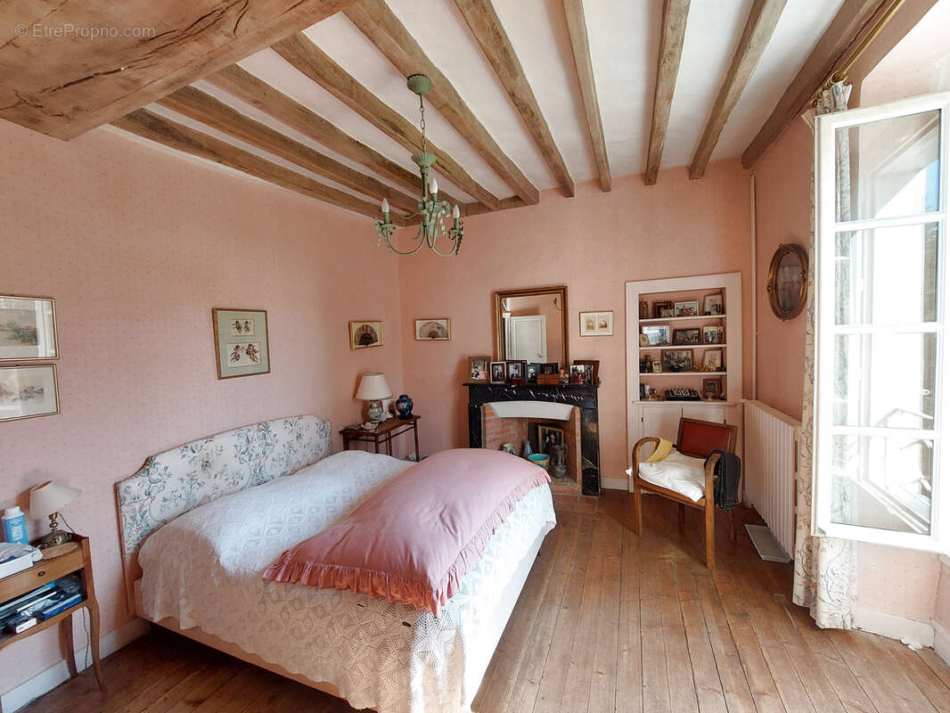 Maison à ARGENTRE-DU-PLESSIS