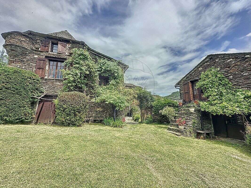 Maison à SAINT-GERMAIN-DE-CALBERTE