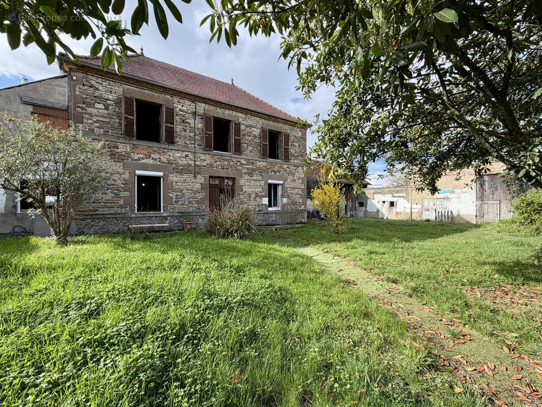 Maison à BAS-ET-LEZAT