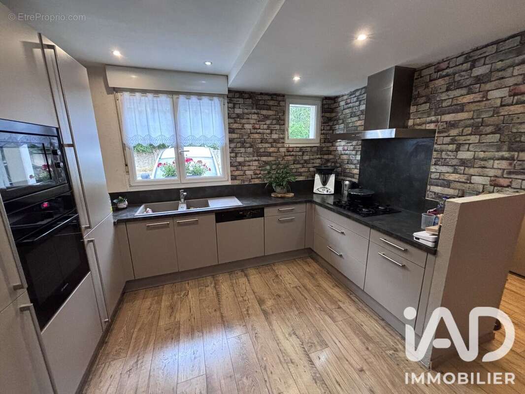 Maison 154 m² à Vaux  - photo 2