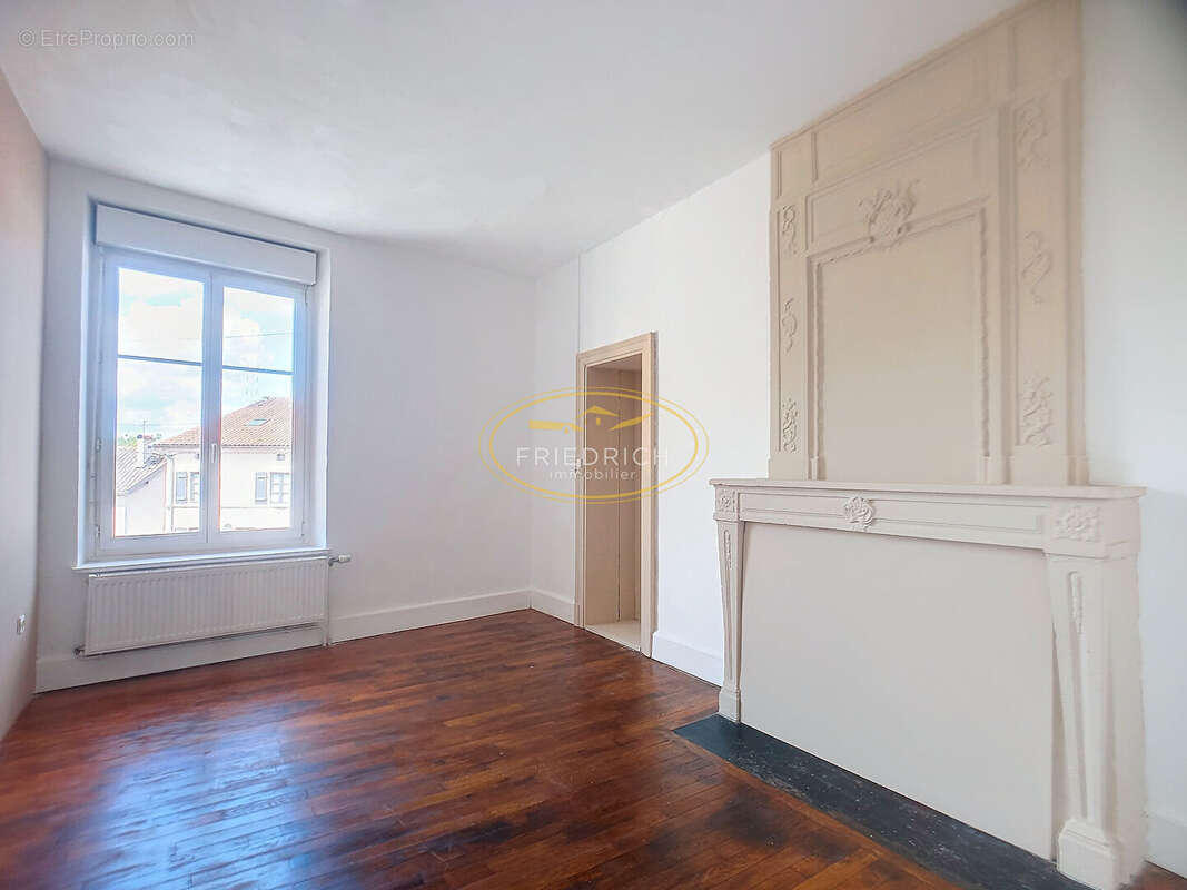 Immeuble de rapport 1 local commercial et 3 appartements avec rapport locatif annuel attendu de 18.000 € - photo 4