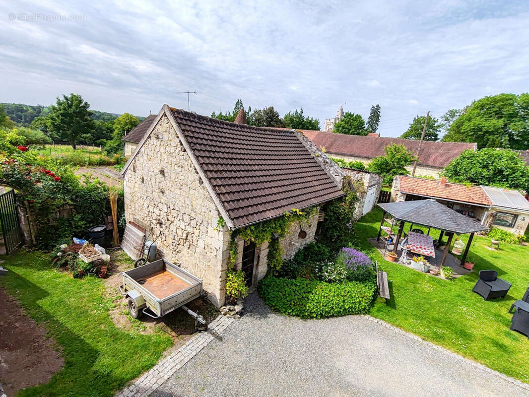 Maison familiale avec dependances - photo 13
