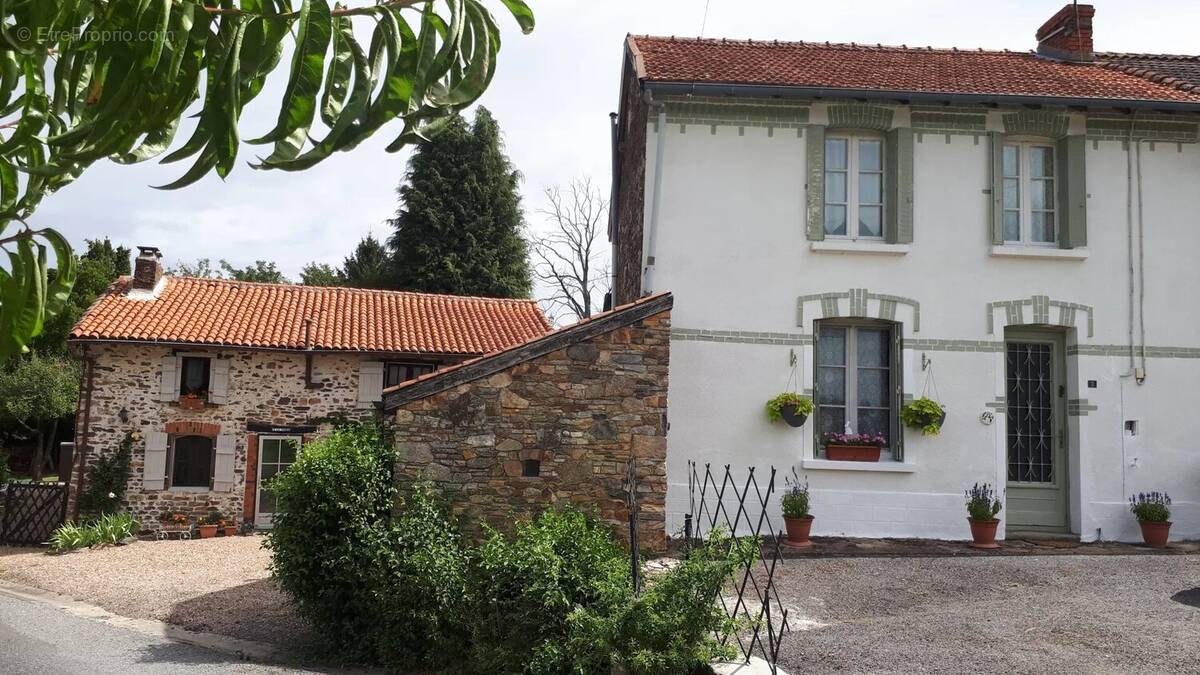 Maison à BUSSIERE-POITEVINE