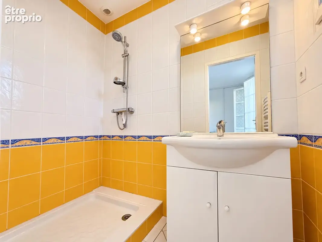 PROCHE COMMERCES - Maison de plain pied avec garage & jardin - photo 10