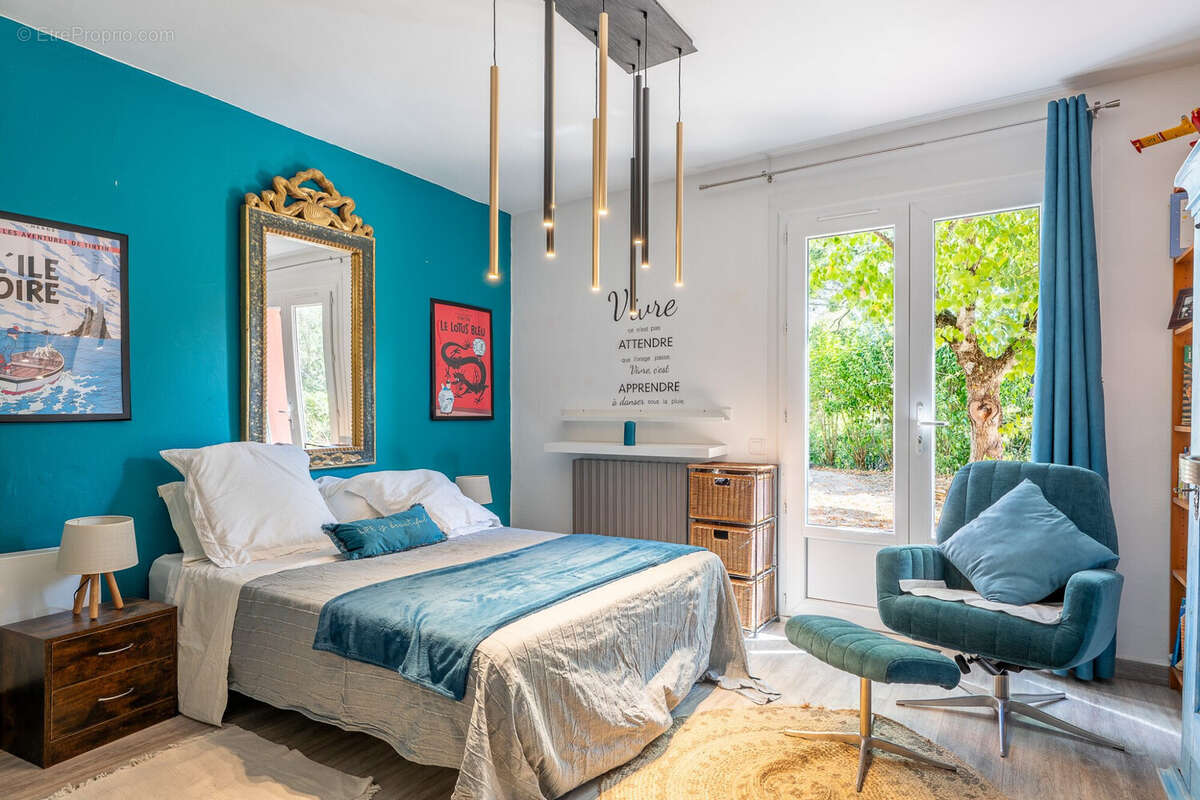 Maison 10 pièces 260 m² à vendre à Saint-Marc-Jaumegarde (13100) - photo 4