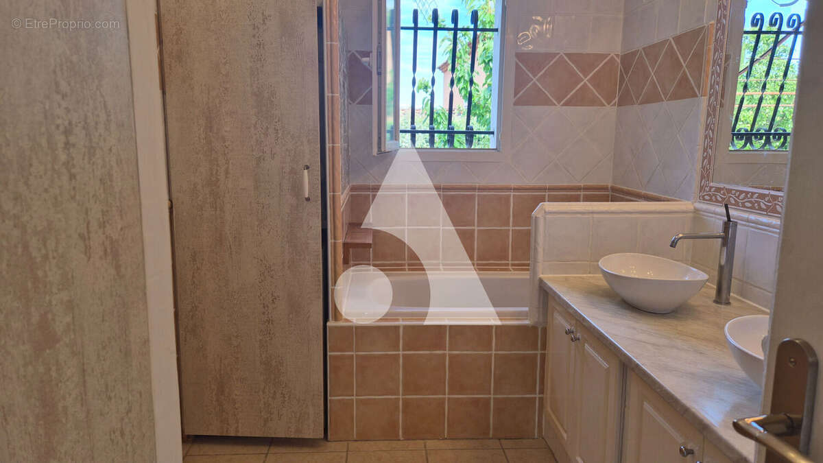 A vendre Villa T5 + Studio à Tavernes - photo 11