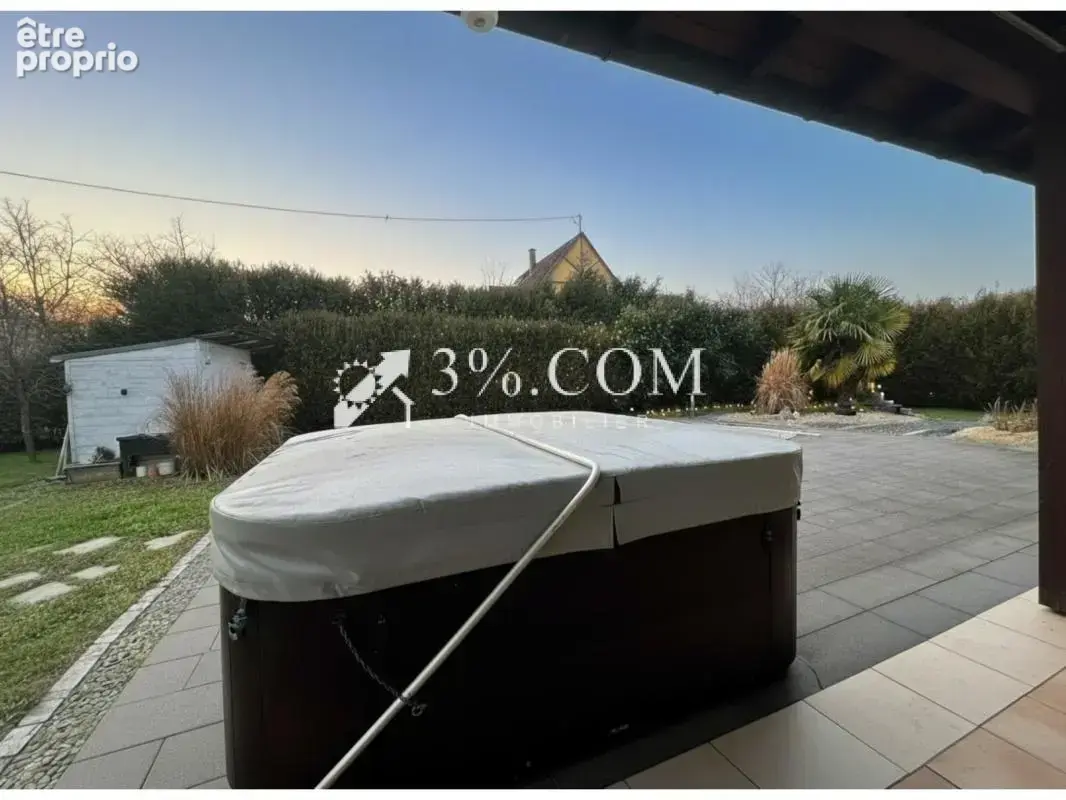 3%COM Maison avec piscine et spa sur 8 ares - photo 5