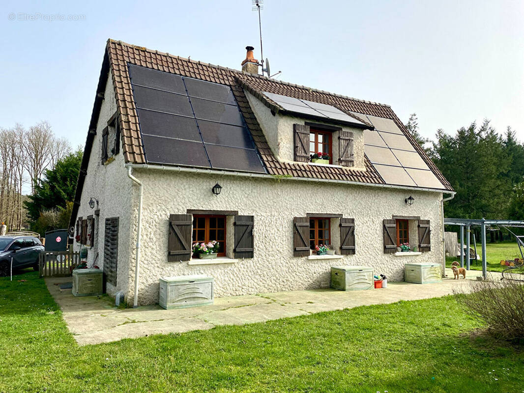 Maison à LASSAY-SUR-CROISNE