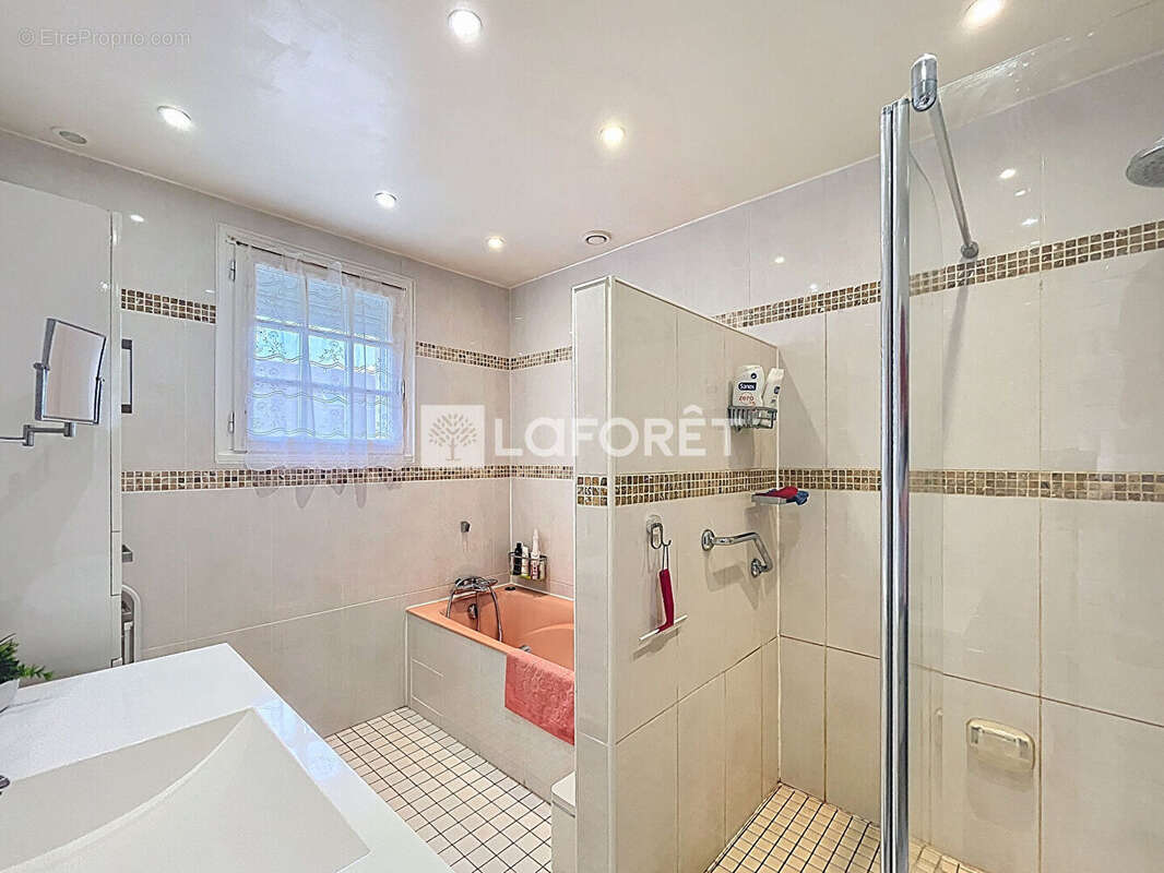 Maison à SAINT-GEORGES-DES-GROSEILLERS