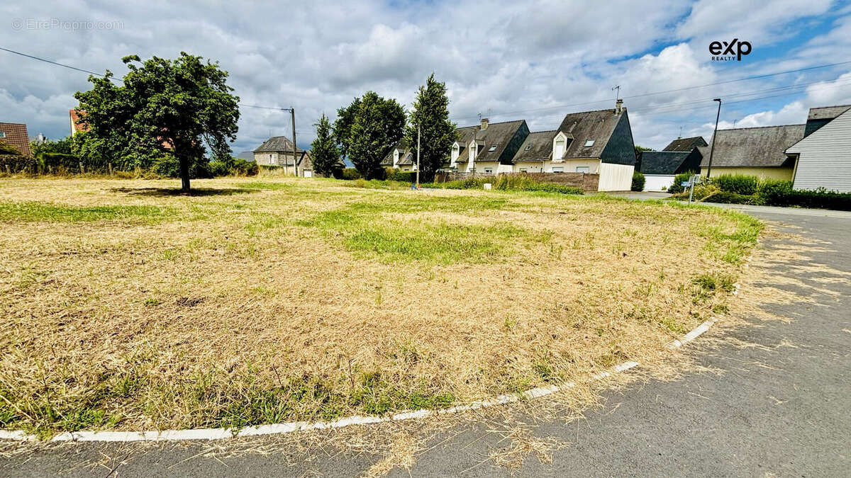 Terrain 501 m² à Mayenne  - photo 2