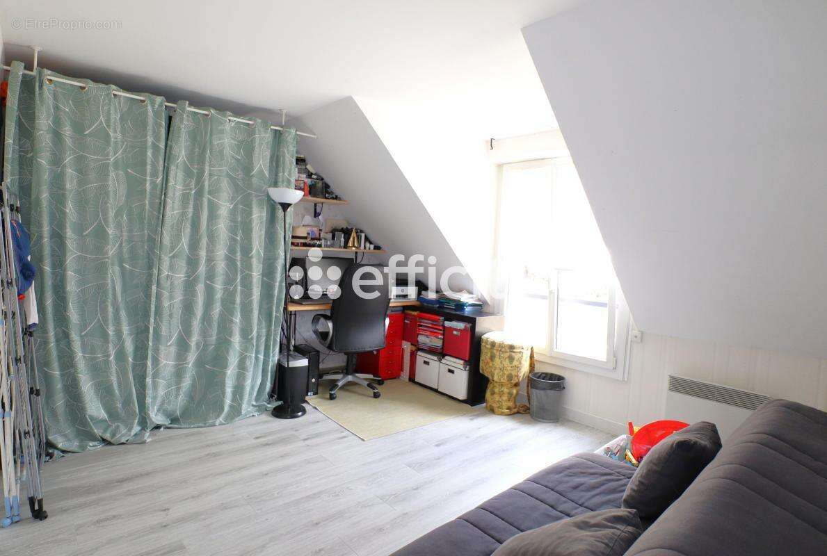 Maison à MORAINVILLIERS