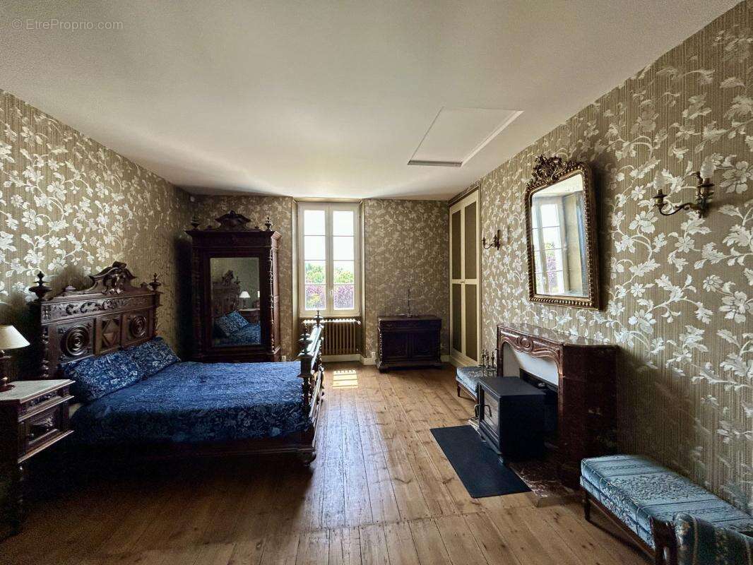 Maison à AIGRE