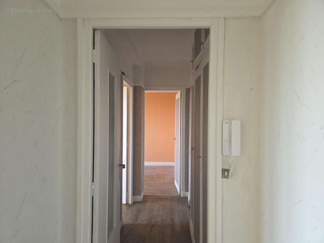 À Vendre : Grand Appartement Traversant de 4 Pièces - photo 5