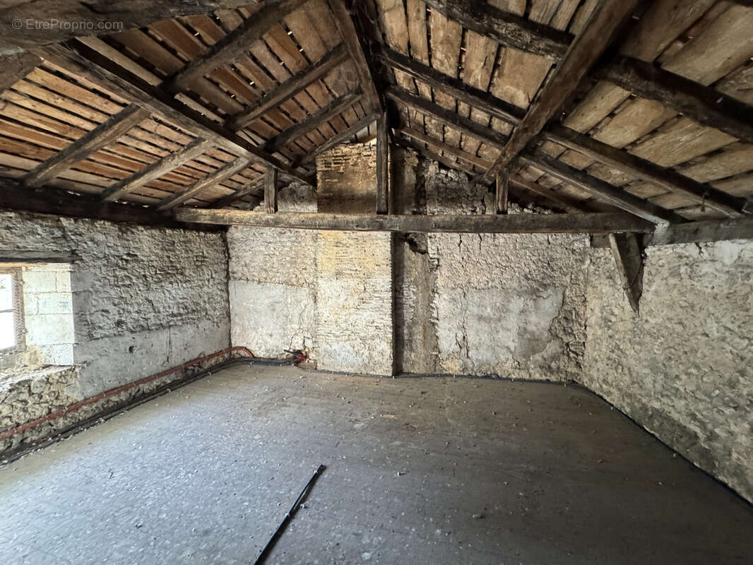 Appartement à BARBEZIEUX-SAINT-HILAIRE