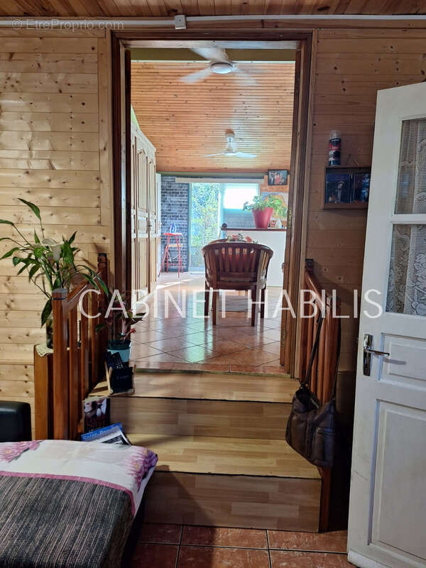 A vendre - une maison de type t4 d'environ 84,88 m2 - saint-benoit - 260 400 € hai - photo 4