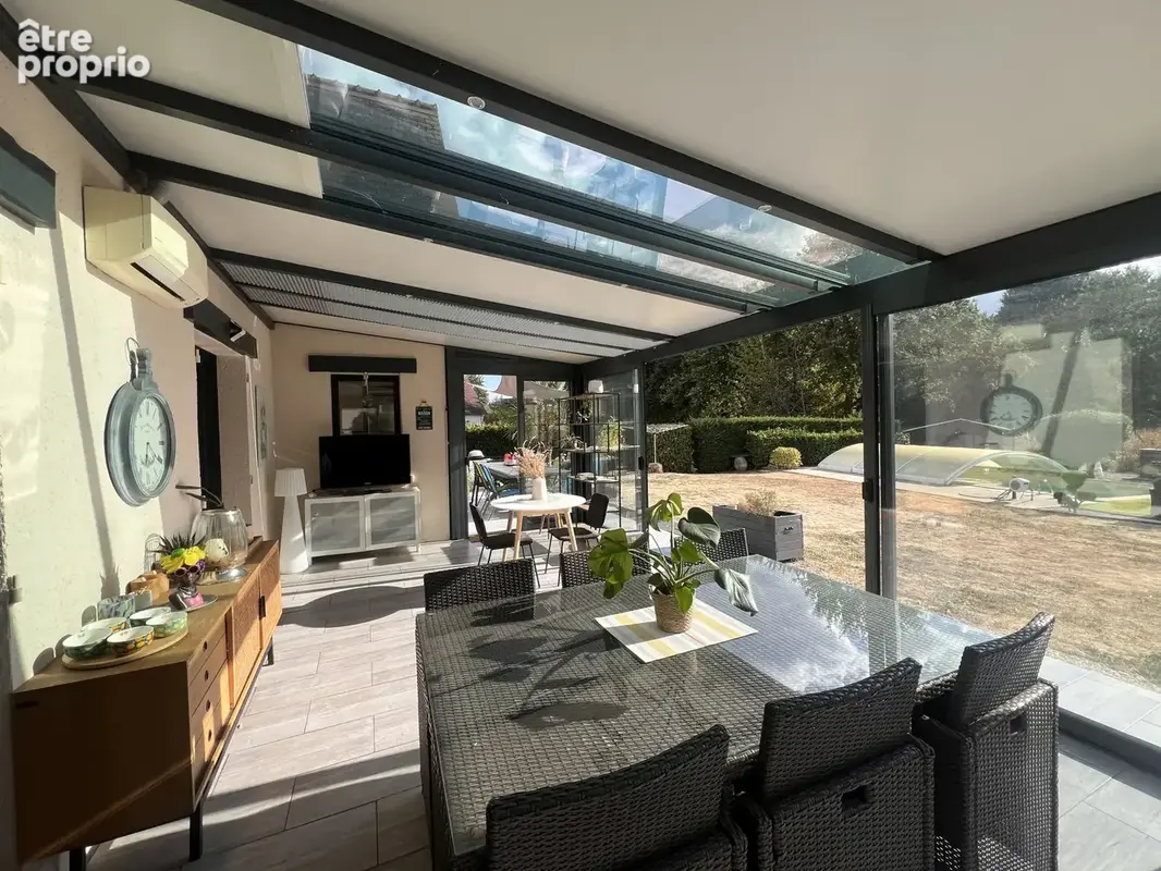 À Joué-Lès-Tours, maison avec piscine, belle véranda, 4 chambres à acheter - photo 3