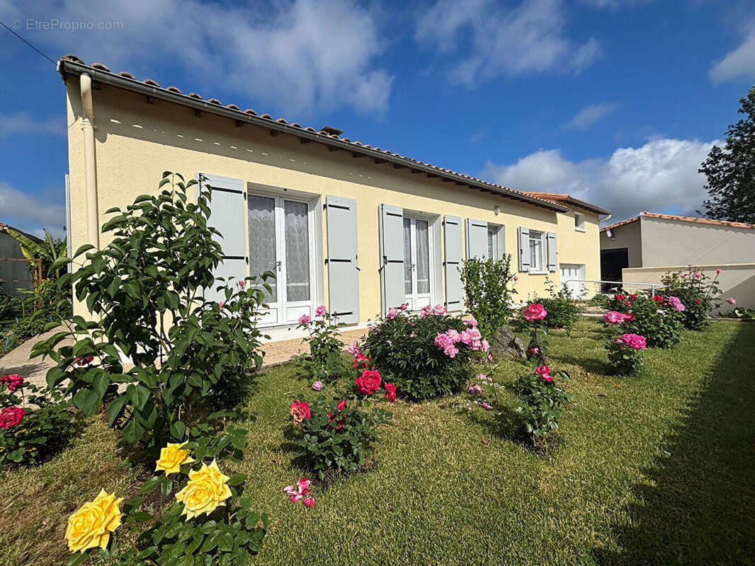 Maison à VOUILLE