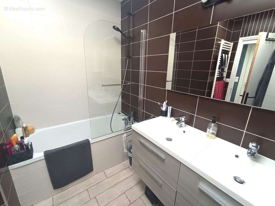 Maison à NEUVILLE-EN-FERRAIN