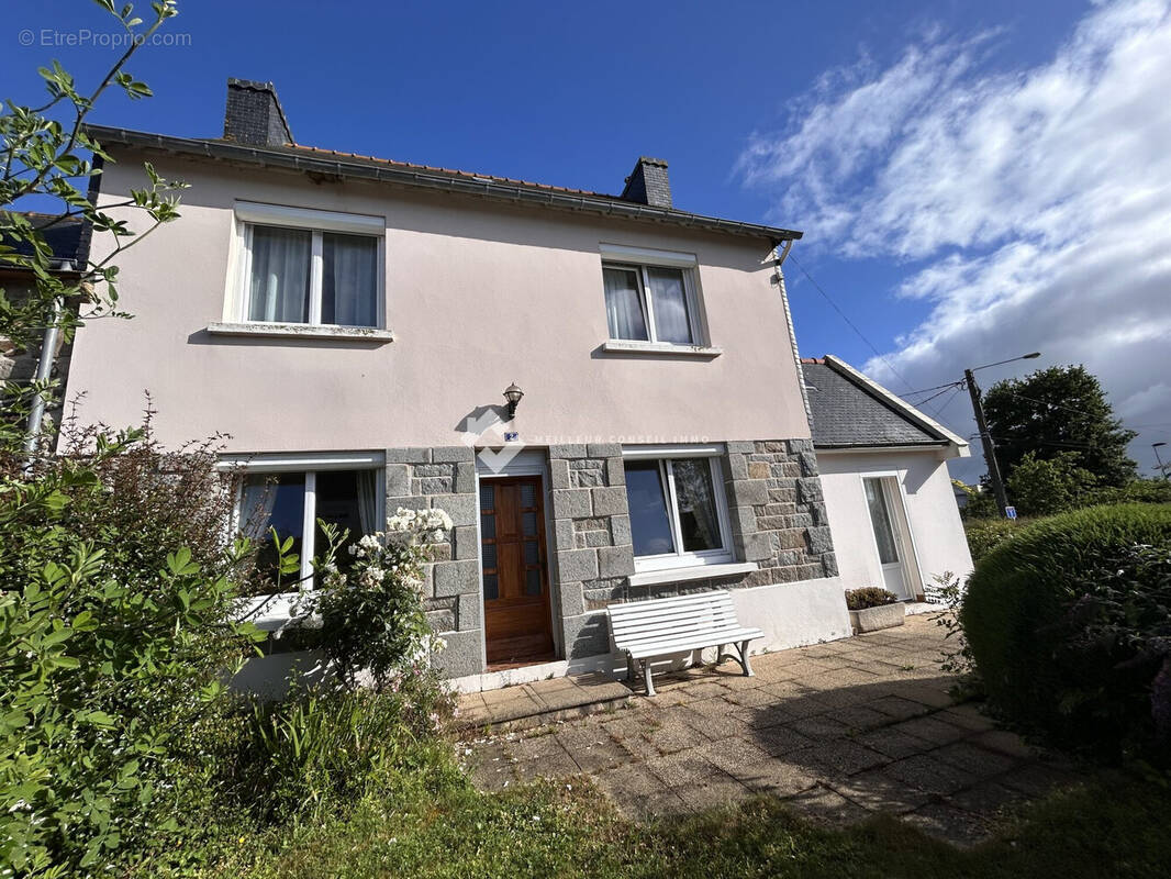 Maison à YFFINIAC