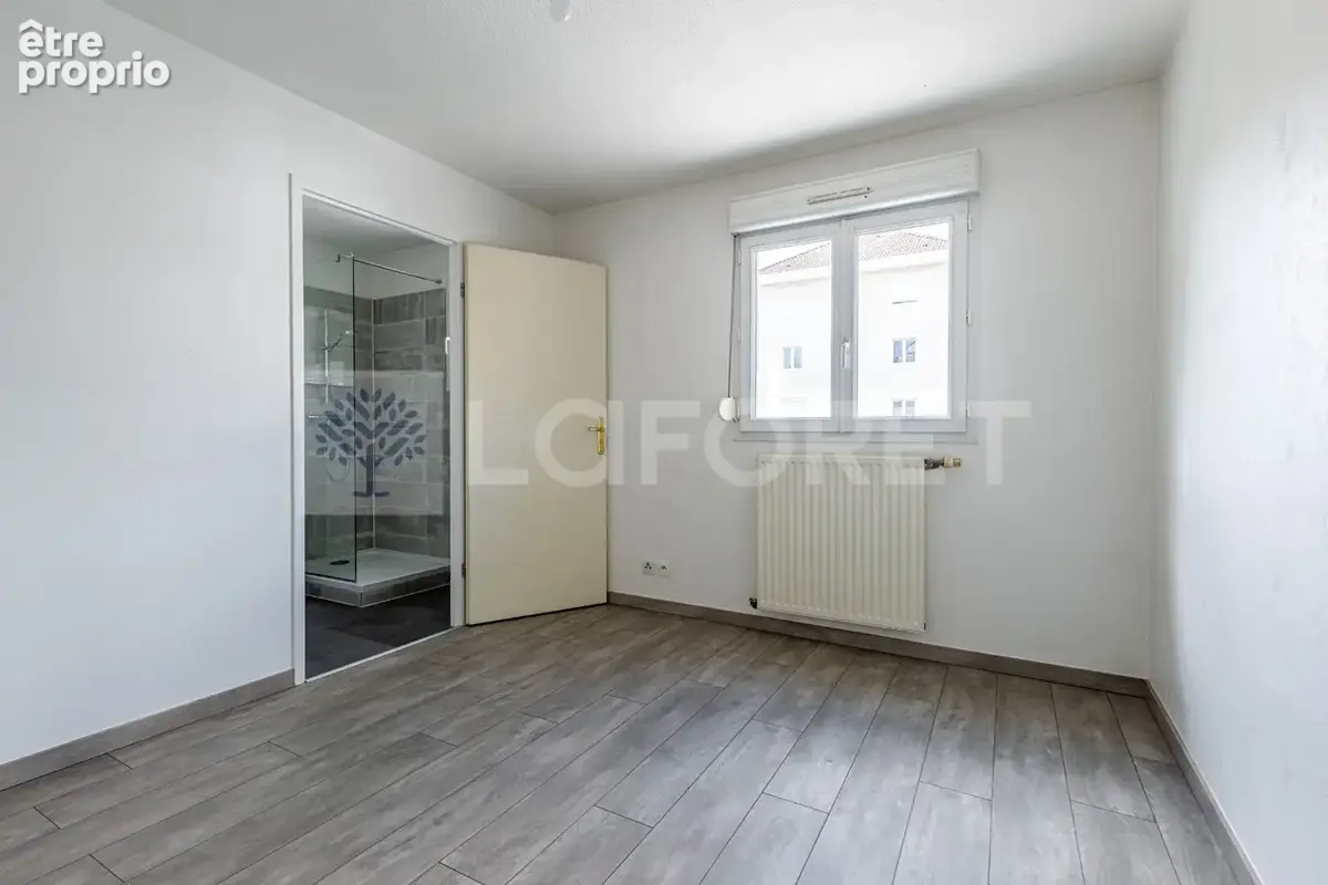 Agence immobiliere laforet - "glycine" - annecy - appartement t2 de 44,57m² - balcon - cave - garage en option - photo 6