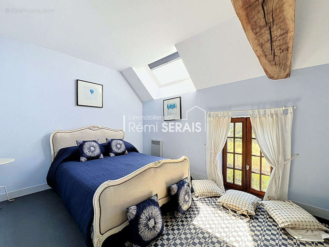 Maison en pierre de caractère avec dépendances et terrain clos proche de FALAISE - photo 7