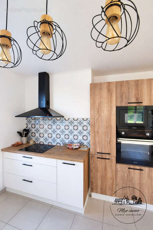 cuisine moderne et fonctionnelle - Maison à BRAINS