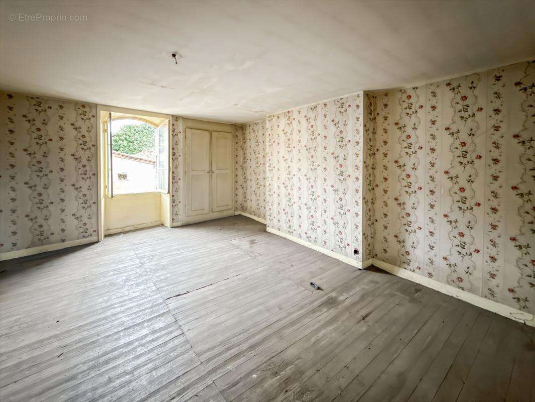 Maison à CHAMPAGNAC-DE-BELAIR