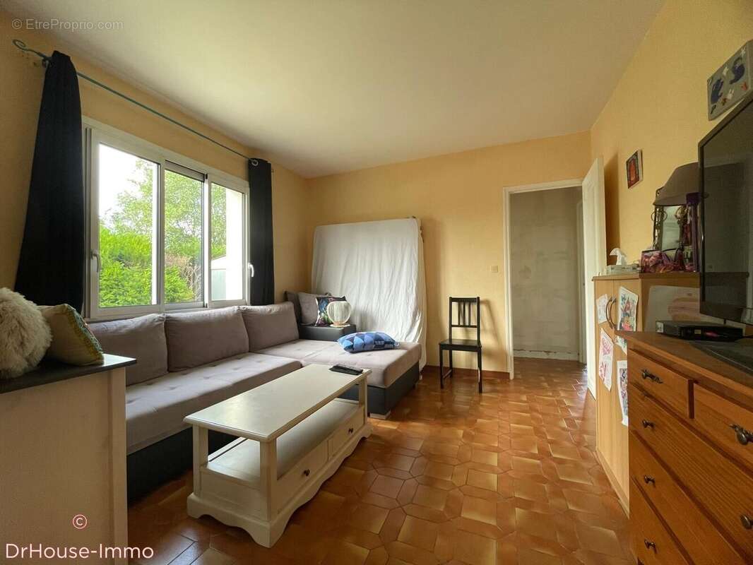 Maison à SAINTE-GENEVIEVE-DES-BOIS