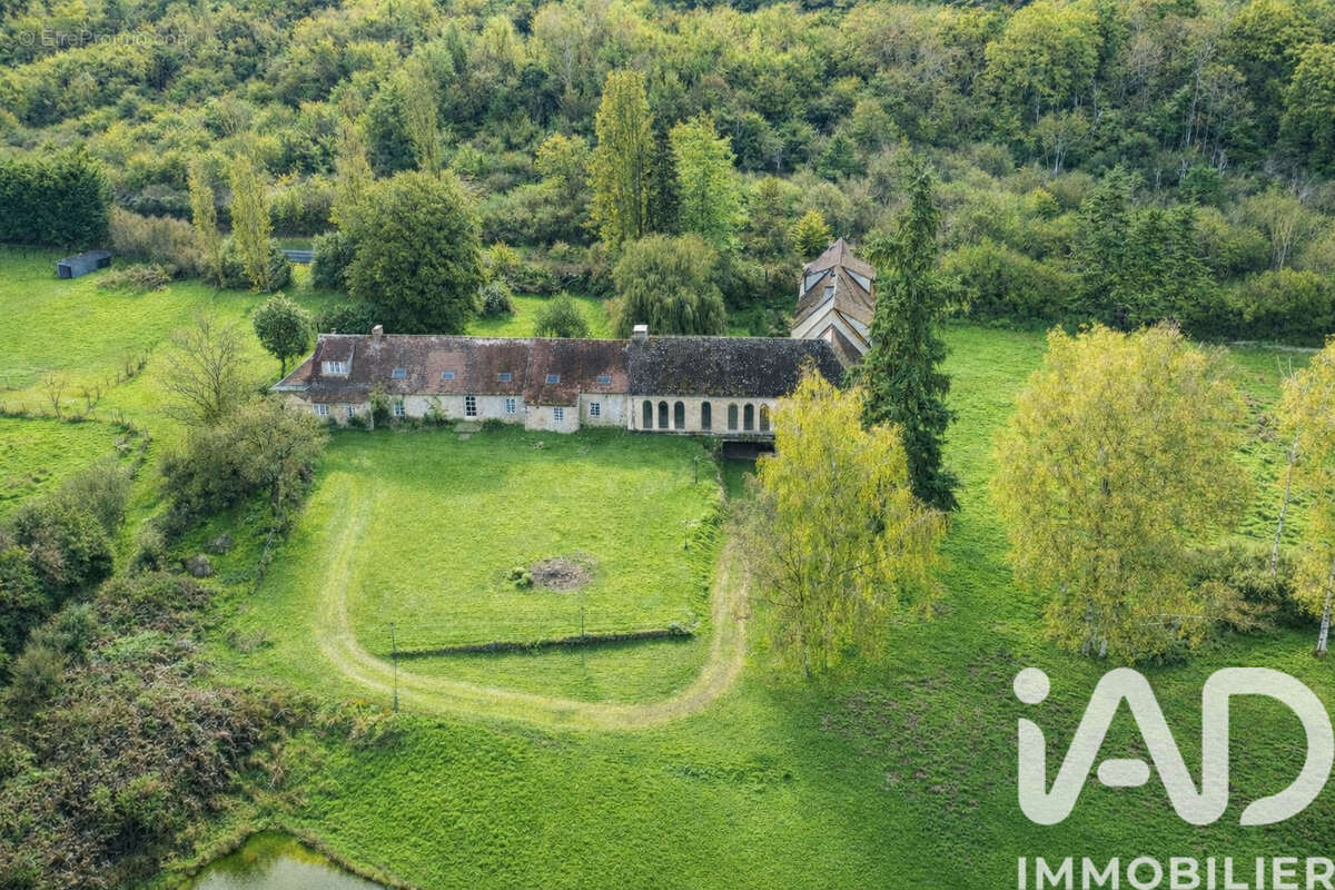 Maison 800 m² à La Celle-Les-Bordes  - photo 9