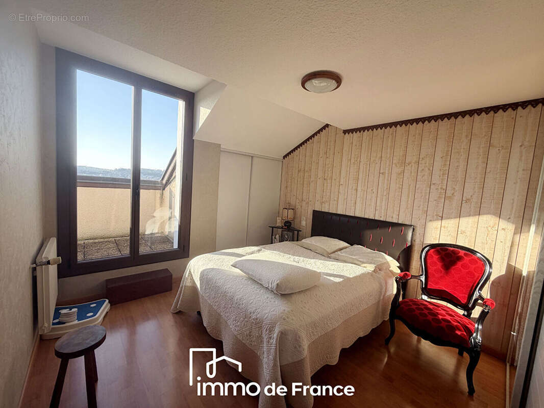 Appartement à ONET-LE-CHATEAU